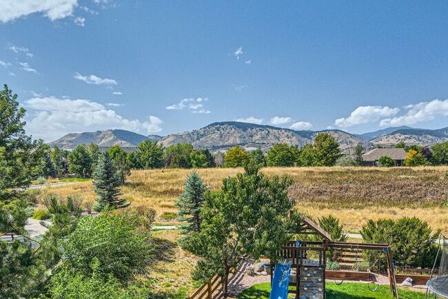 Building Photo - Beautiful 4 Bedroom Home with Stunning Vie...