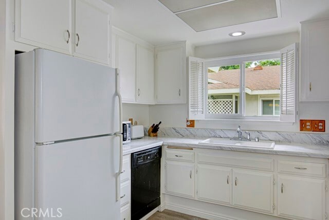 Building Photo - 281 Avenida Carmel