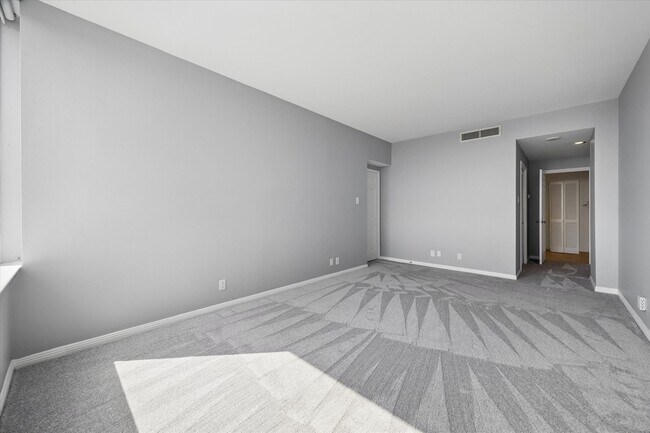Building Photo - 15 Greenway Plz