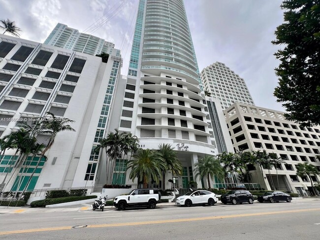 Building Photo - 950 Brickell Bay Dr