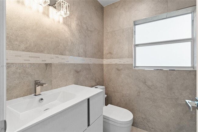 Building Photo - 251 NE 44th St