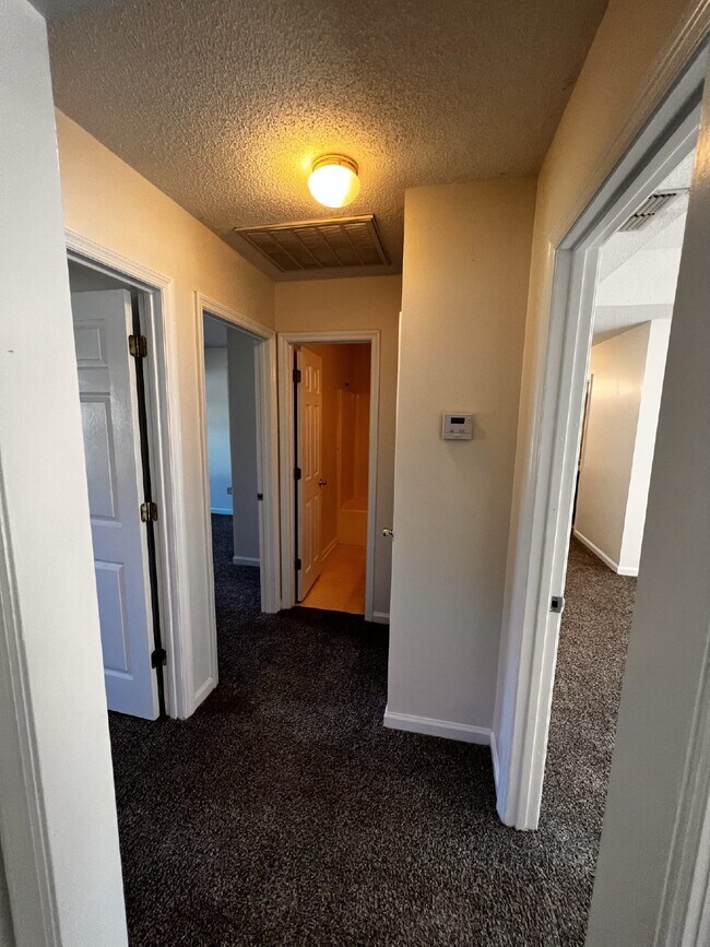 Building Photo - Home For Rent