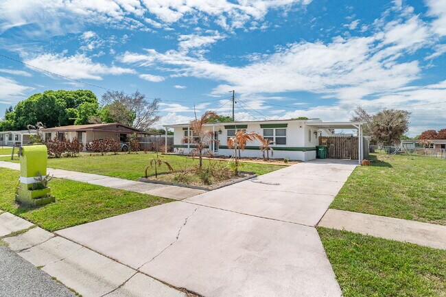 Building Photo - Remodeled 3/2 in Central Merritt Island!