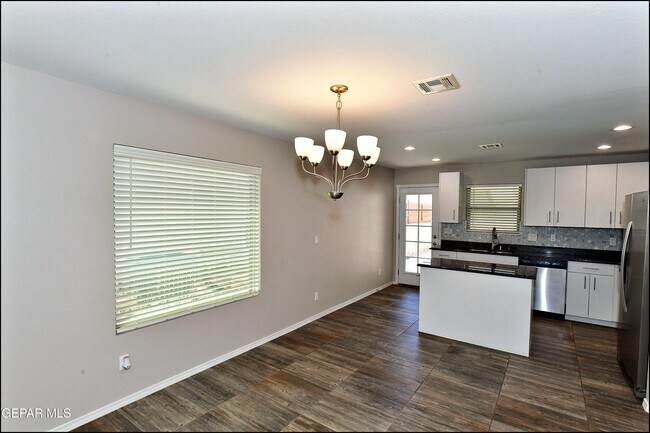 Building Photo - 963 Aircoupe Way