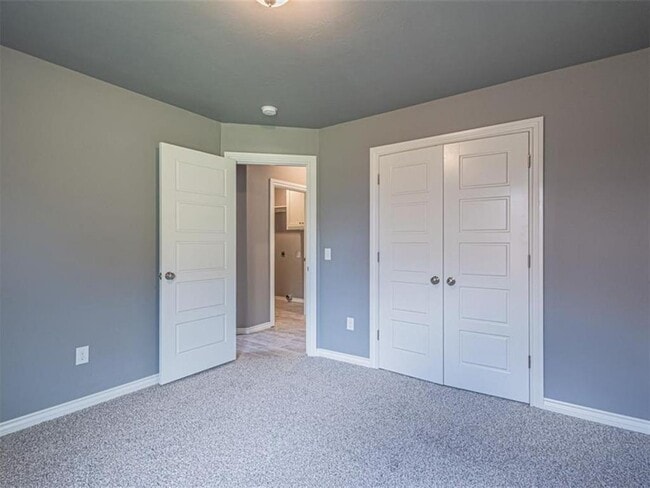 Building Photo - 409 Grove St