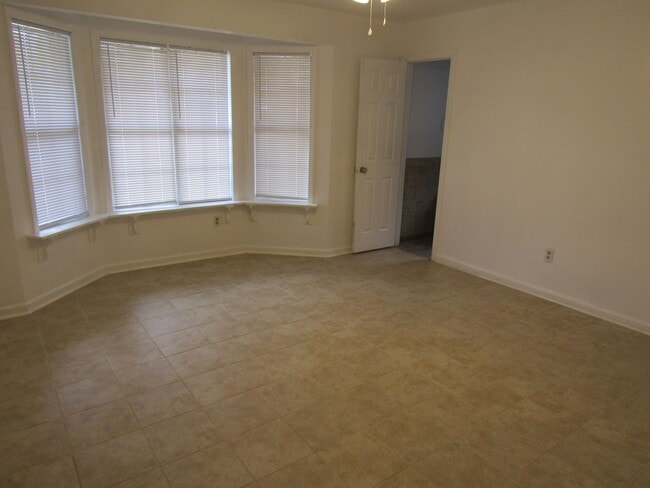 Building Photo - 1087 Desert Shield St