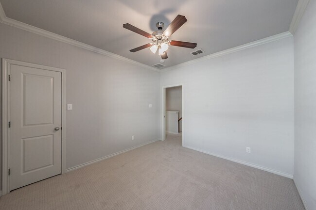 Building Photo - Charming 3-Bedroom, 2-Bathroom Townhome – ...