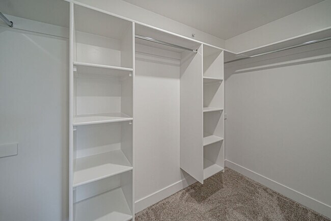 Building Photo - 2988 Huntshire Ave