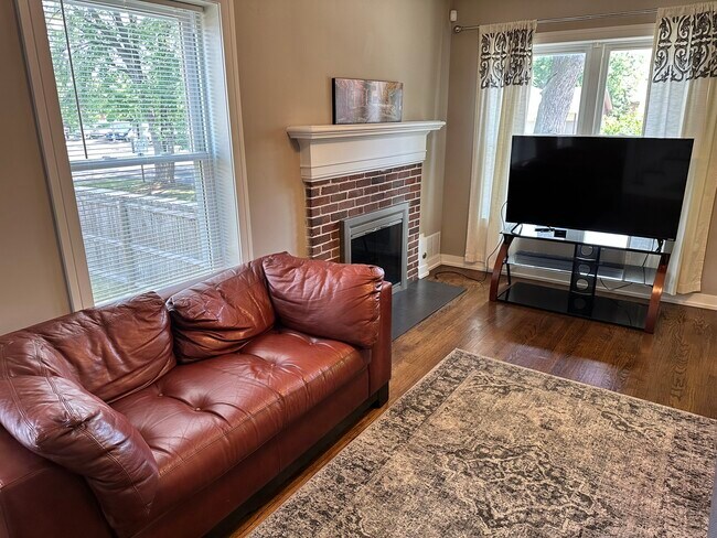 Building Photo - 9520 S Ridgeway Ave