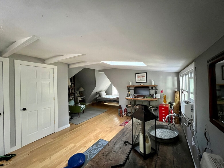 Optional Contiguous Room - 16 Crooked Mile Rd