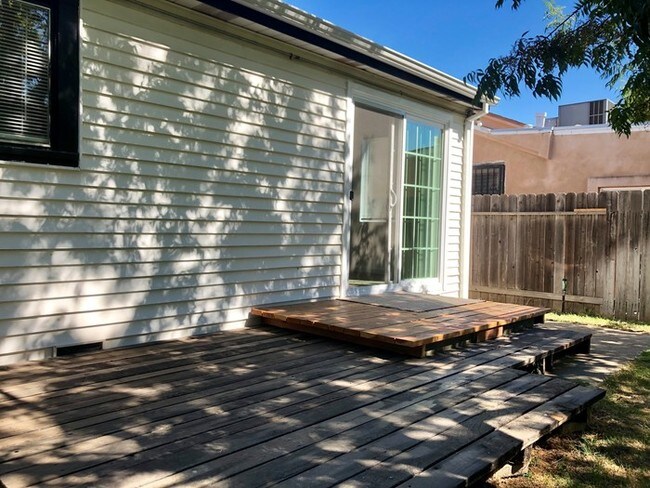 Building Photo - Adorable Home For Rent In Tahoe Park South