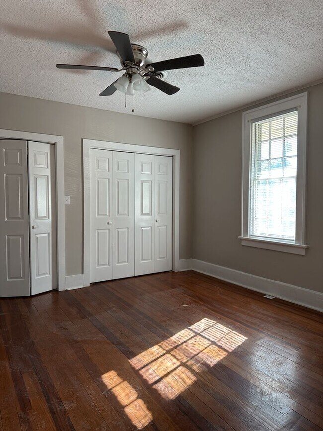 Building Photo - Historic 3 Bedroom, 2 Bathroom Home in Augusta!