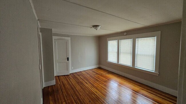 Building Photo - 345 Melville St