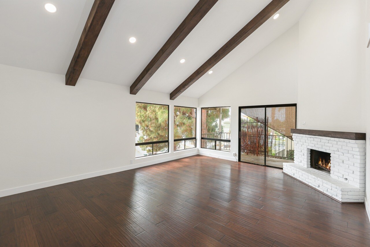 Building Photo - 216 W Escalones
