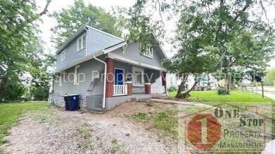 Building Photo - 4 Bedroom 2 bathroom in Kansas City!