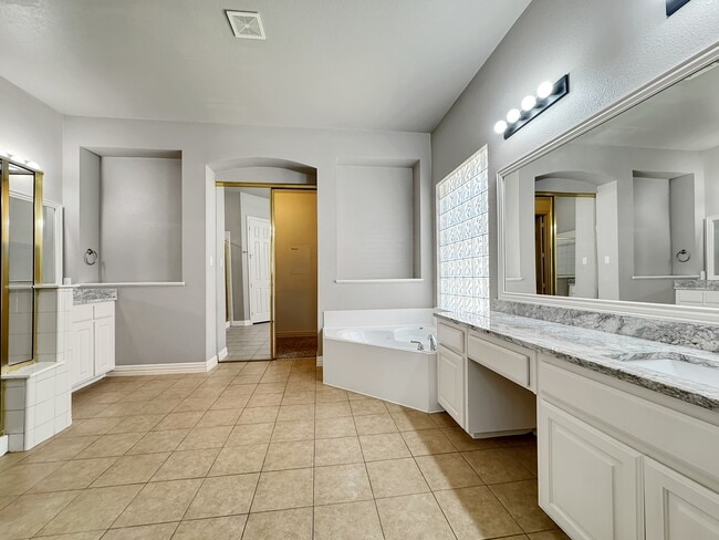 Building Photo - 5973 Country View Ln