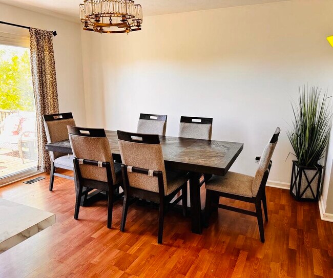 Dining area - 4555 Cider Wood Dr NW