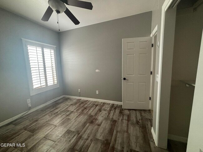 Building Photo - 12844 Cozy Cove Ave