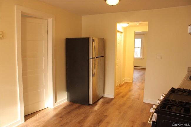 Building Photo - 52 S Bridge St