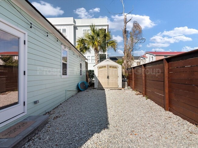 Building Photo - 400 Sumter St