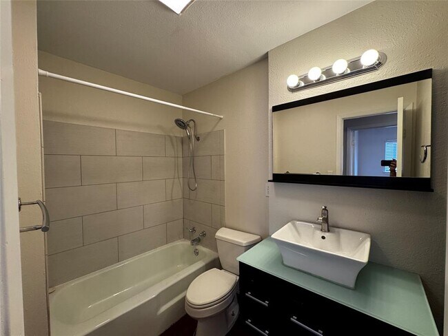 Building Photo - 5907 Garden Oaks Dr