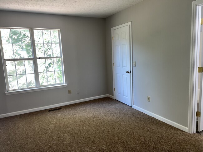 Building Photo - 3455 Kingswood Run