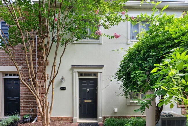 Building Photo - Fully Furnished Executive Townhome | 2 Bedrooms + Dedicated Office | 6-Month Minimum