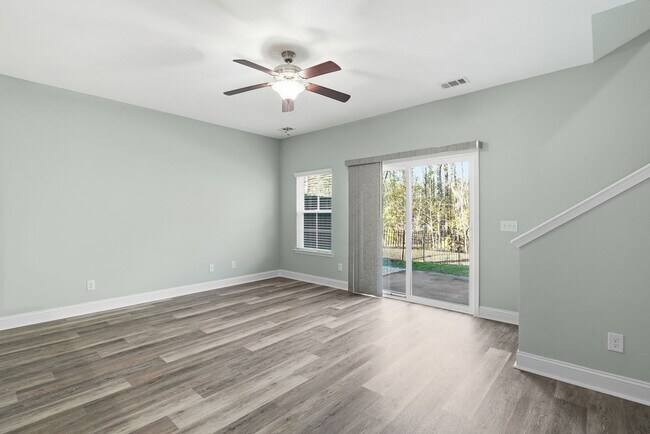 Building Photo - Charming 3 Bedroom Townhome with Private Patio & Fenced Backyard