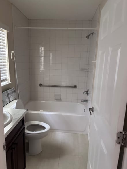 Building Photo - 807 W 13th St