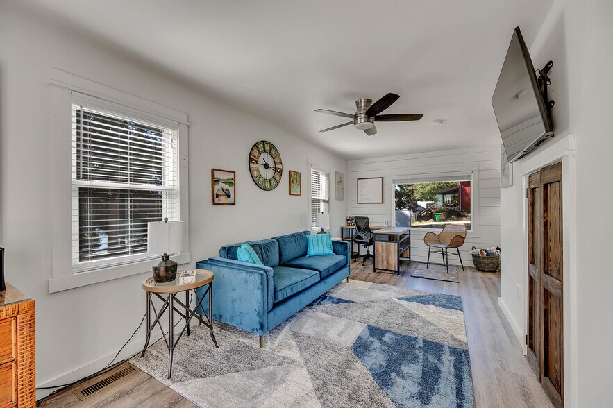 Recreation room with workstation - 77 County Road 311