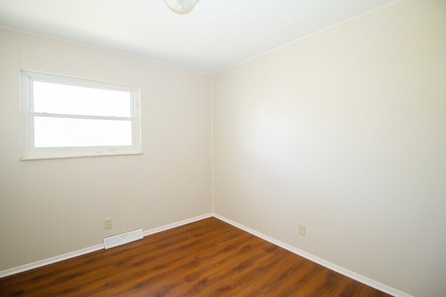 Building Photo - 29 Roseanna Dr