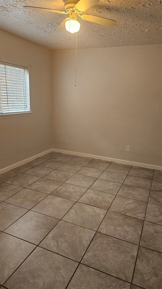 Building Photo - 2610 Strait Ln