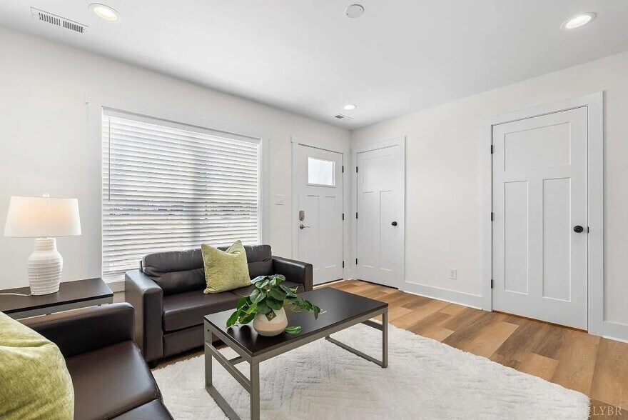 Building Photo - 1600 Wards Ferry Rd