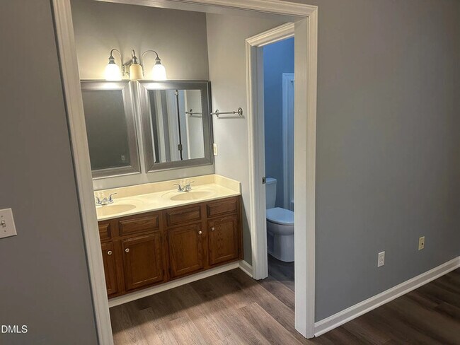 Building Photo - Ranch w/ 1 Car Garage