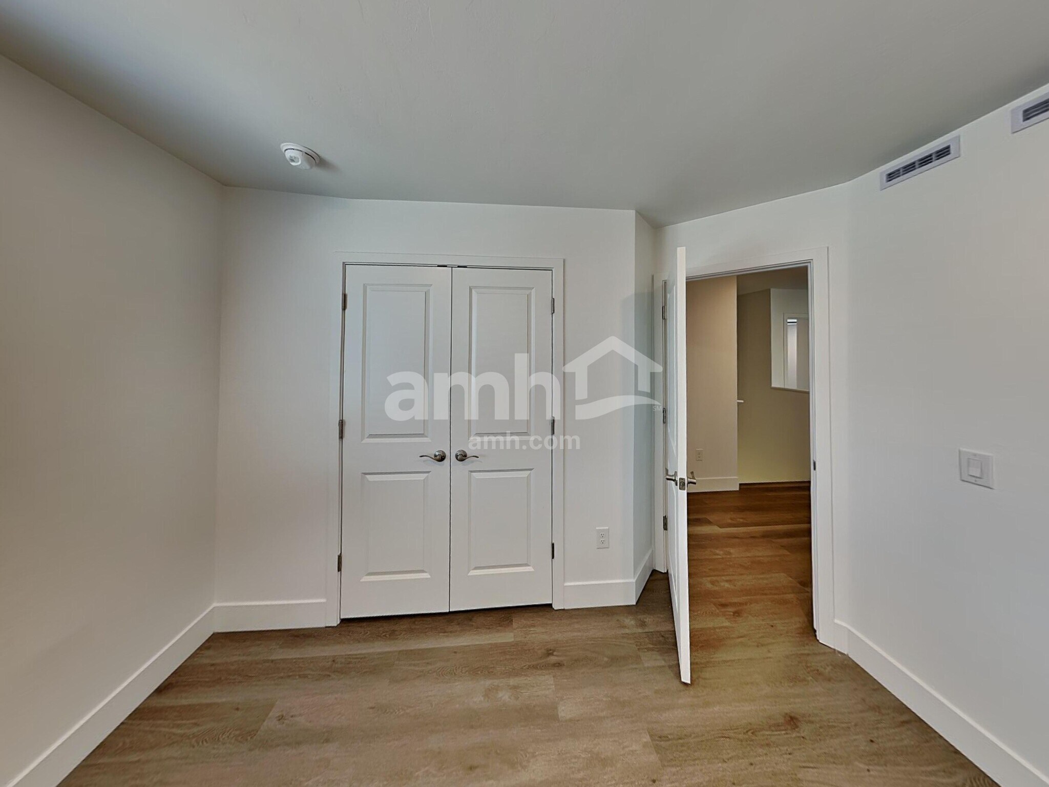 Building Photo - 9588 Harkes Dr