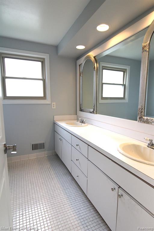 Building Photo - 6895 Indian Creek Dr