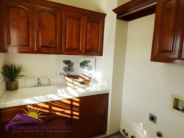 Building Photo - Modern Three-story 5 Bed 3.5 Bath 2,601 sqft Fair Oaks Home