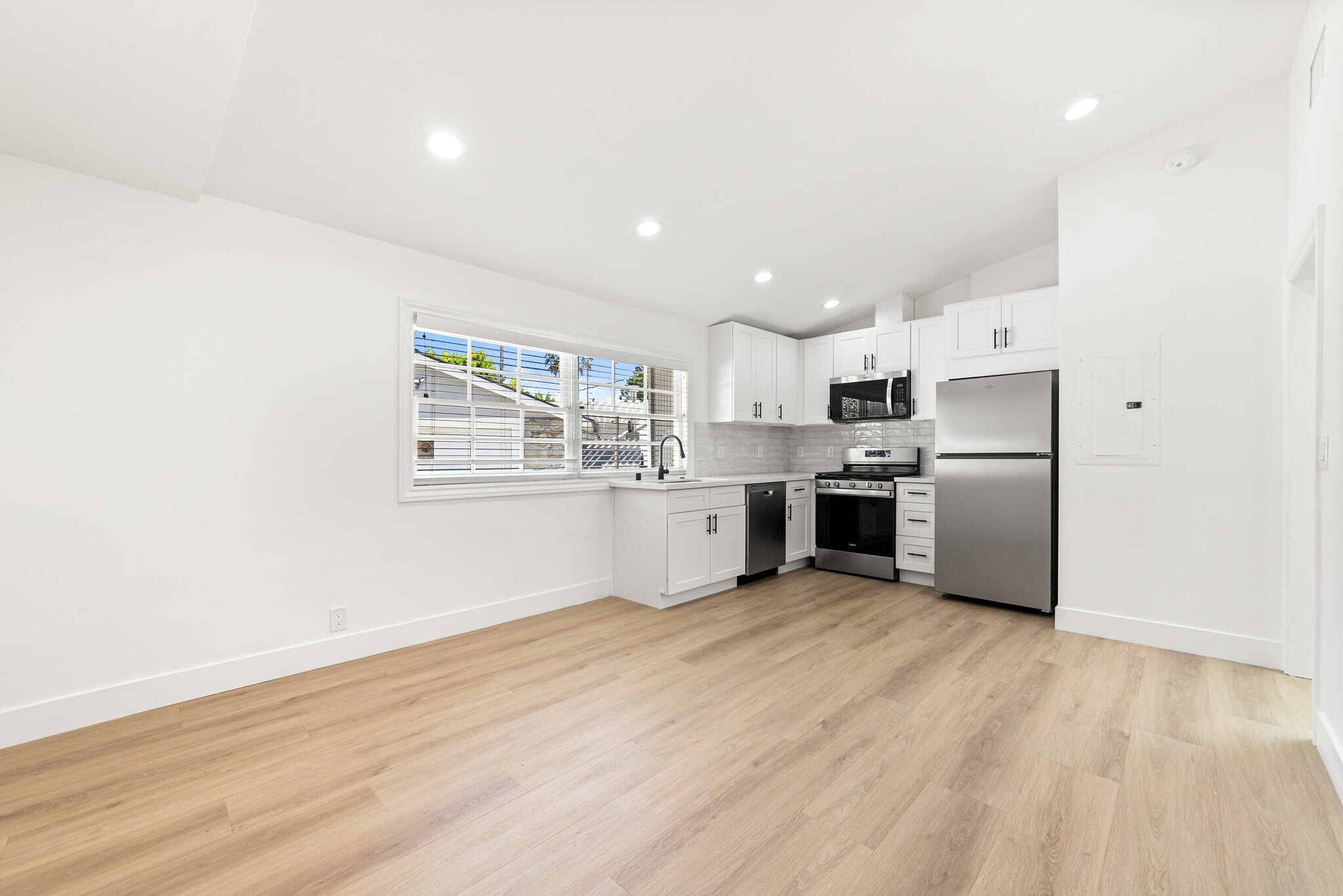 living area and kitchen - 5227 Beckford Ave
