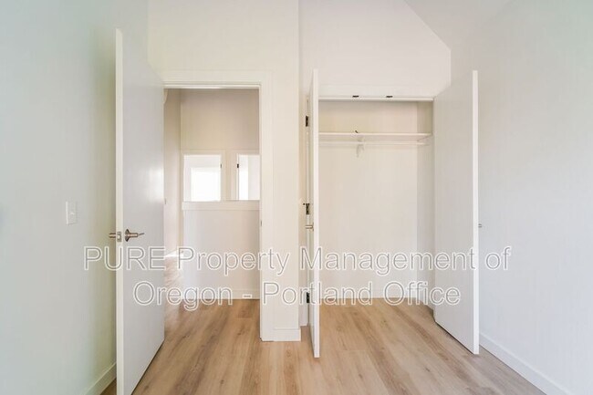 Building Photo - 5878 N Harvard St