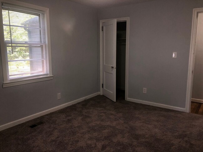 Building Photo - Updated Brick Ranch Conveniently Located