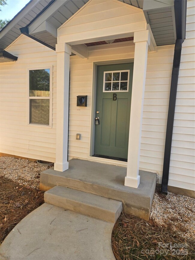 Building Photo - 3100 Dawnshire Ave