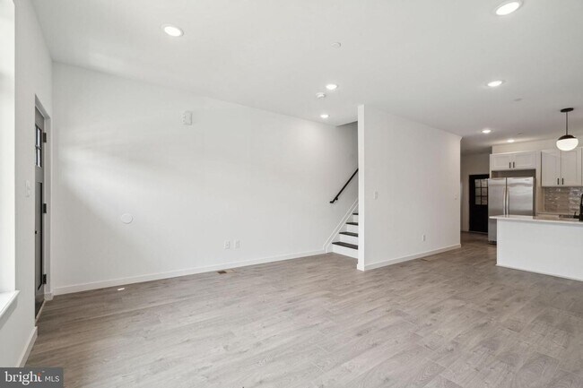Building Photo - 5629 Warrington Ave