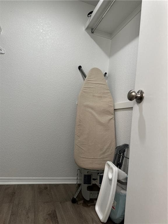 Building Photo - 9 E Elvendon Dr