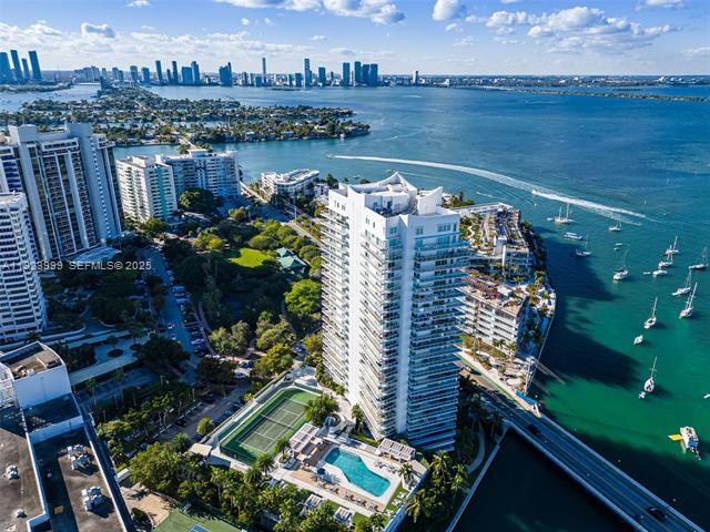 Building Photo - 10 Venetian Way