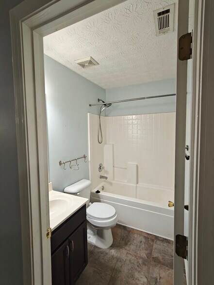 Building Photo - 5970 Grovegate Ln
