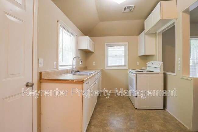 Building Photo - 512 S 55th W Ave