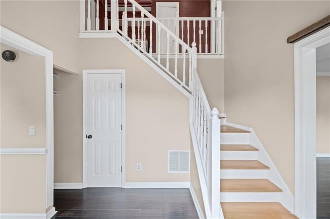 Building Photo - 2680 Nicholas Ct NE