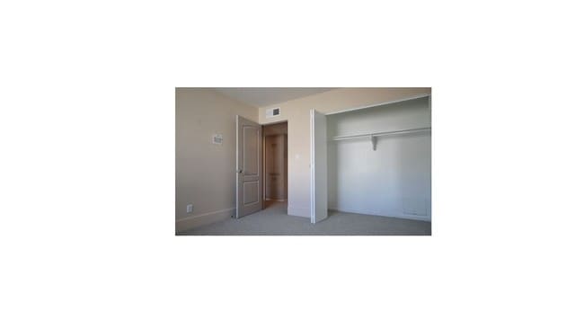 Building Photo - 4218 W Kling St