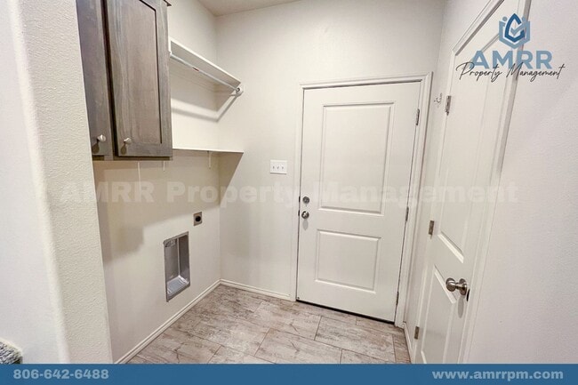 Building Photo - Rare 2 Bedroom Townhome in Wolfforth!