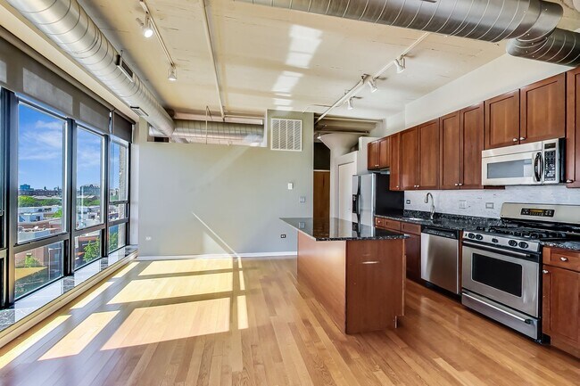 Building Photo - SW CORNER 2 BED / 2 BATH CONDO IN UNIVERSI...